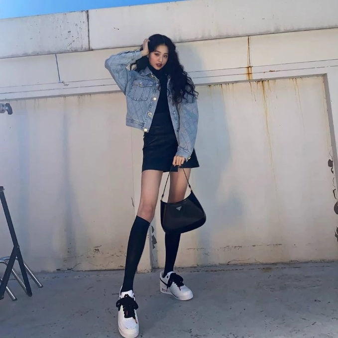 장원영 프라다 클레오 백