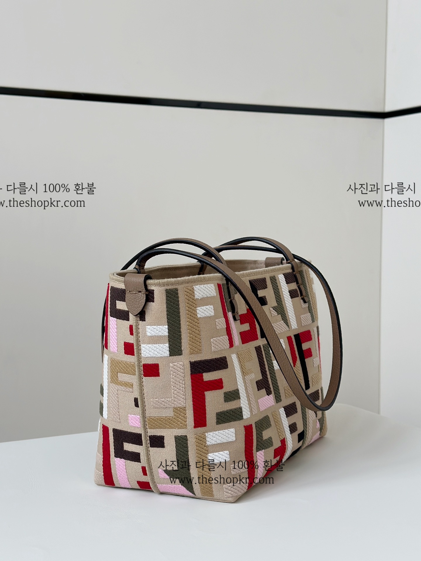 (니콜) 펜디 롤 쇼퍼 백