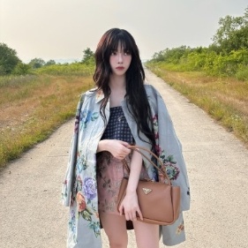 카리나 프라다 미디움 가죽 핸드백