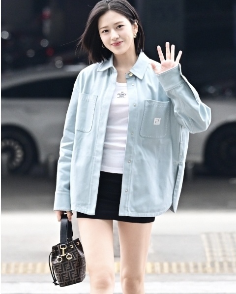 안유진 펜디 몬트레조 미니 백