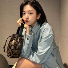 안유진 펜디 몬트레조 미니 백