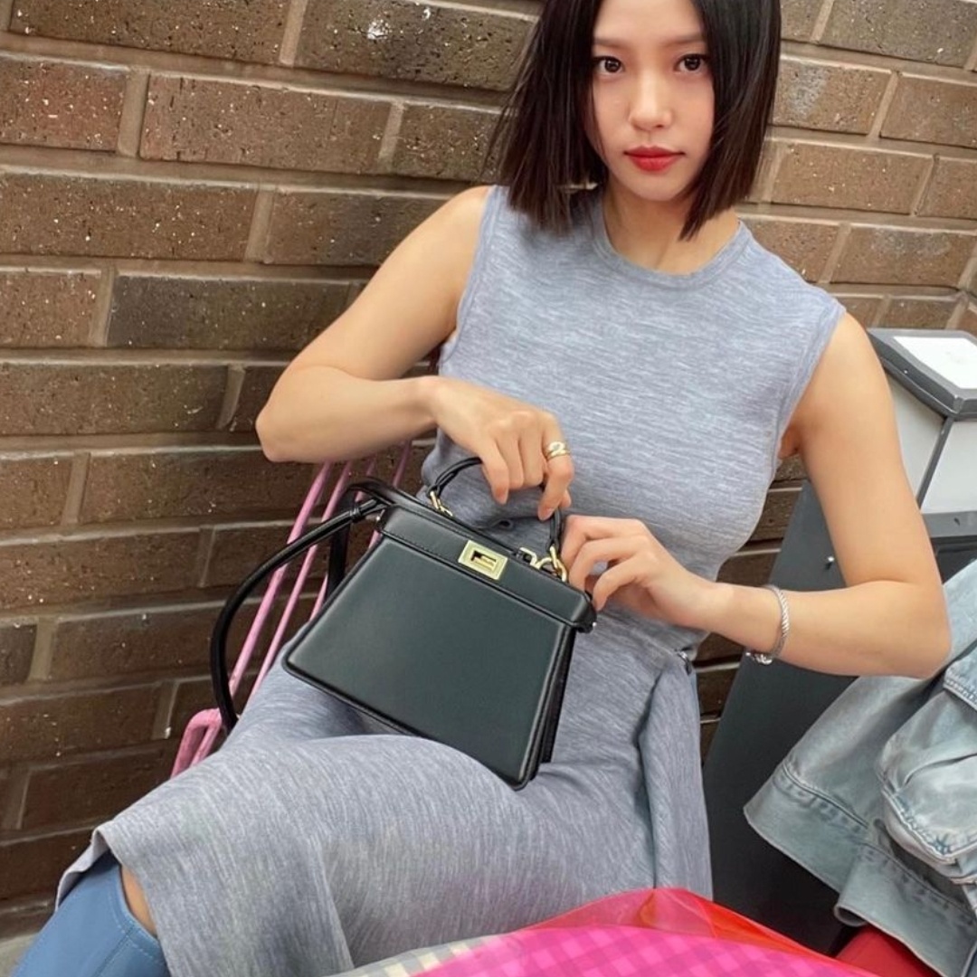 고민시 펜디 피카부 쁘띠 백