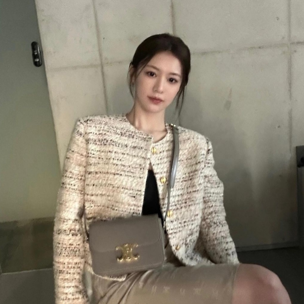 고윤정 셀린느 클래식 트리옹프 백