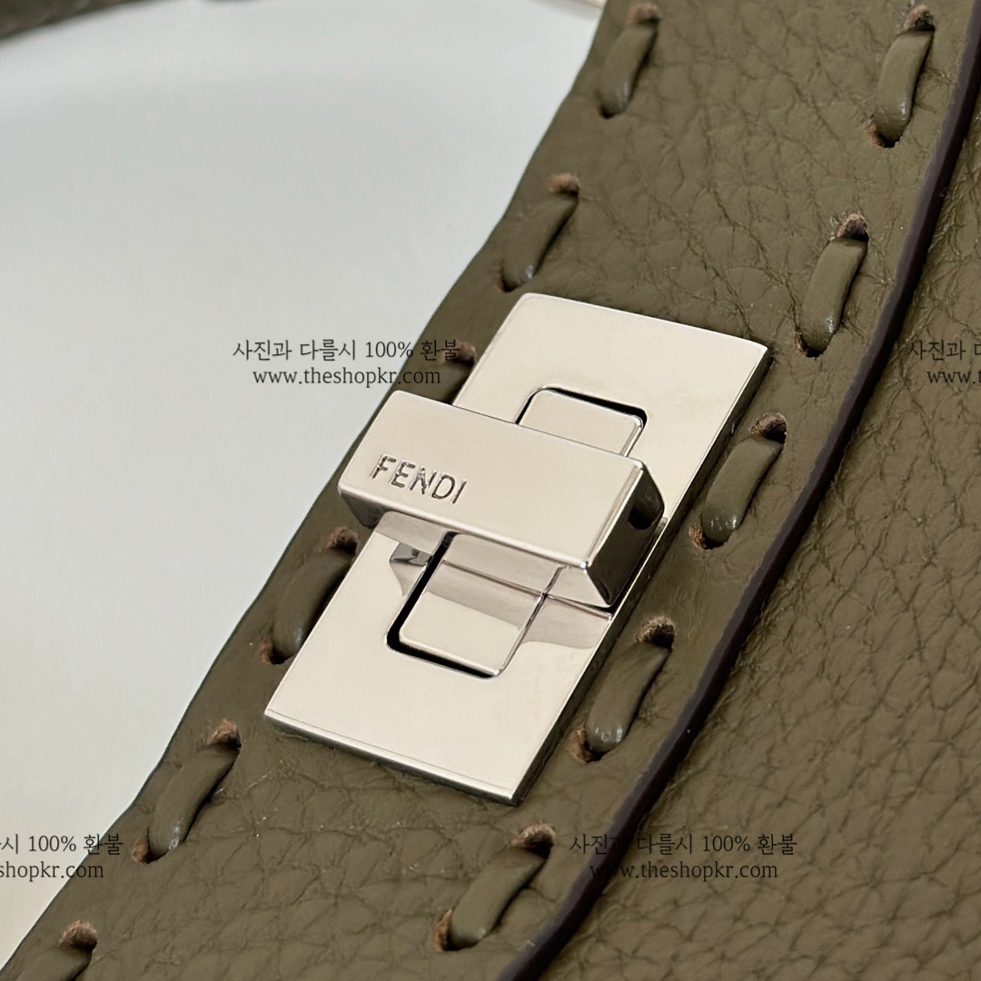 (니콜) 펜디 피카부 아이씨유 쁘띠 백