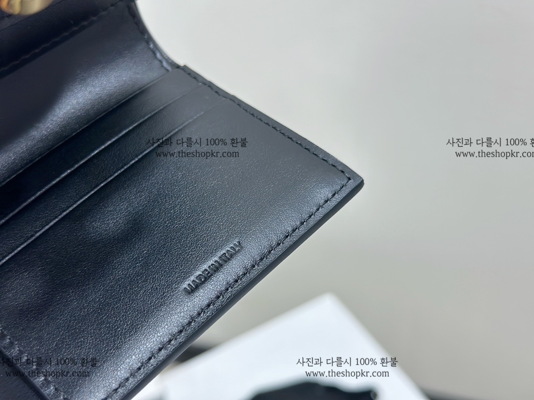 (흰고래) 셀린느 스몰 플랩 지갑
