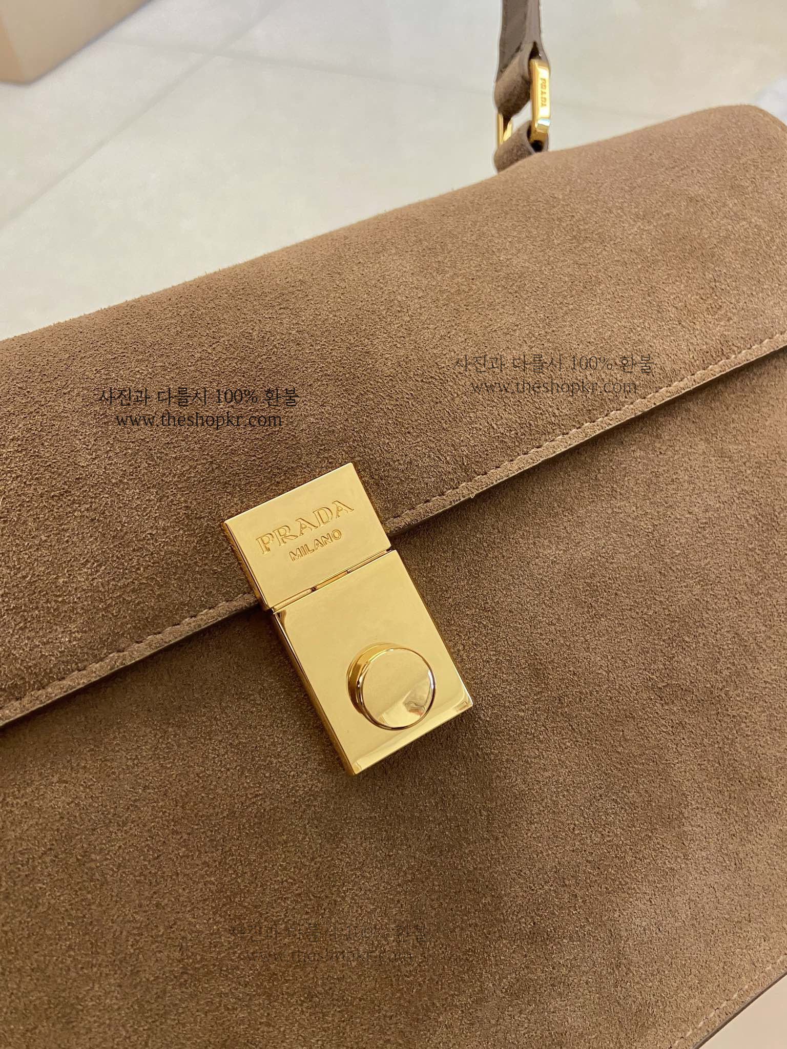 (야오) 프라다 스웨이드 라지 숄더 백
