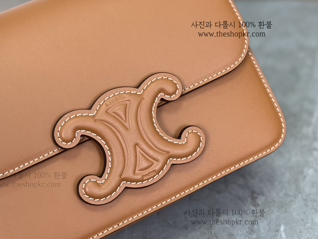 (흰고래) 셀린느 스몰 퀴르 트리옹프 숄더 백