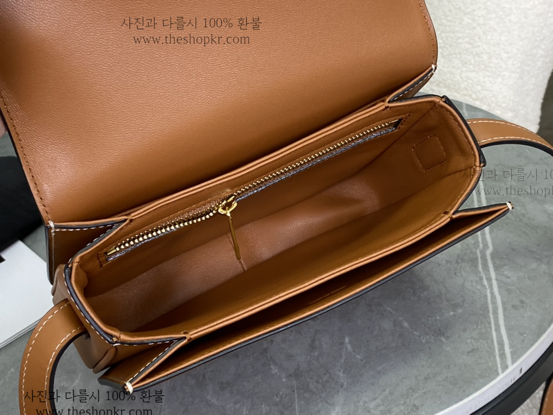 (흰고래) 셀린느 스몰 퀴르 트리옹프 숄더 백