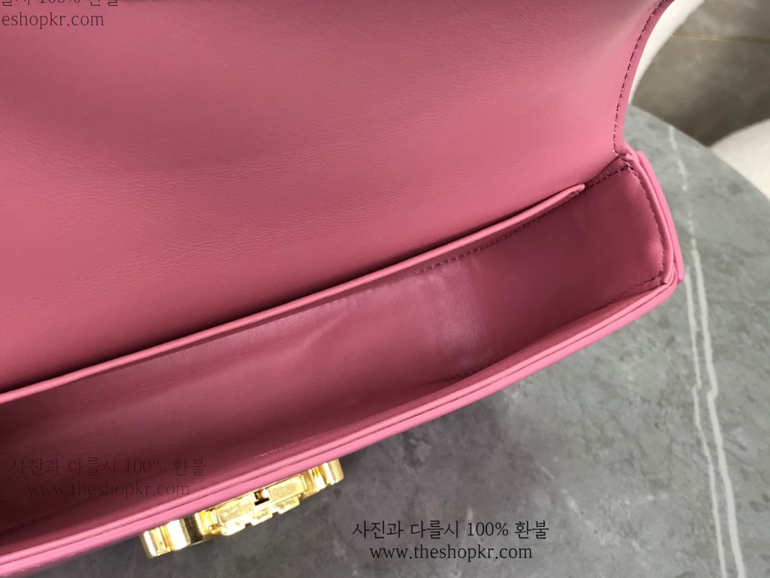 (흰고래) 셀린느 트리옹프 체인 숄더 백
