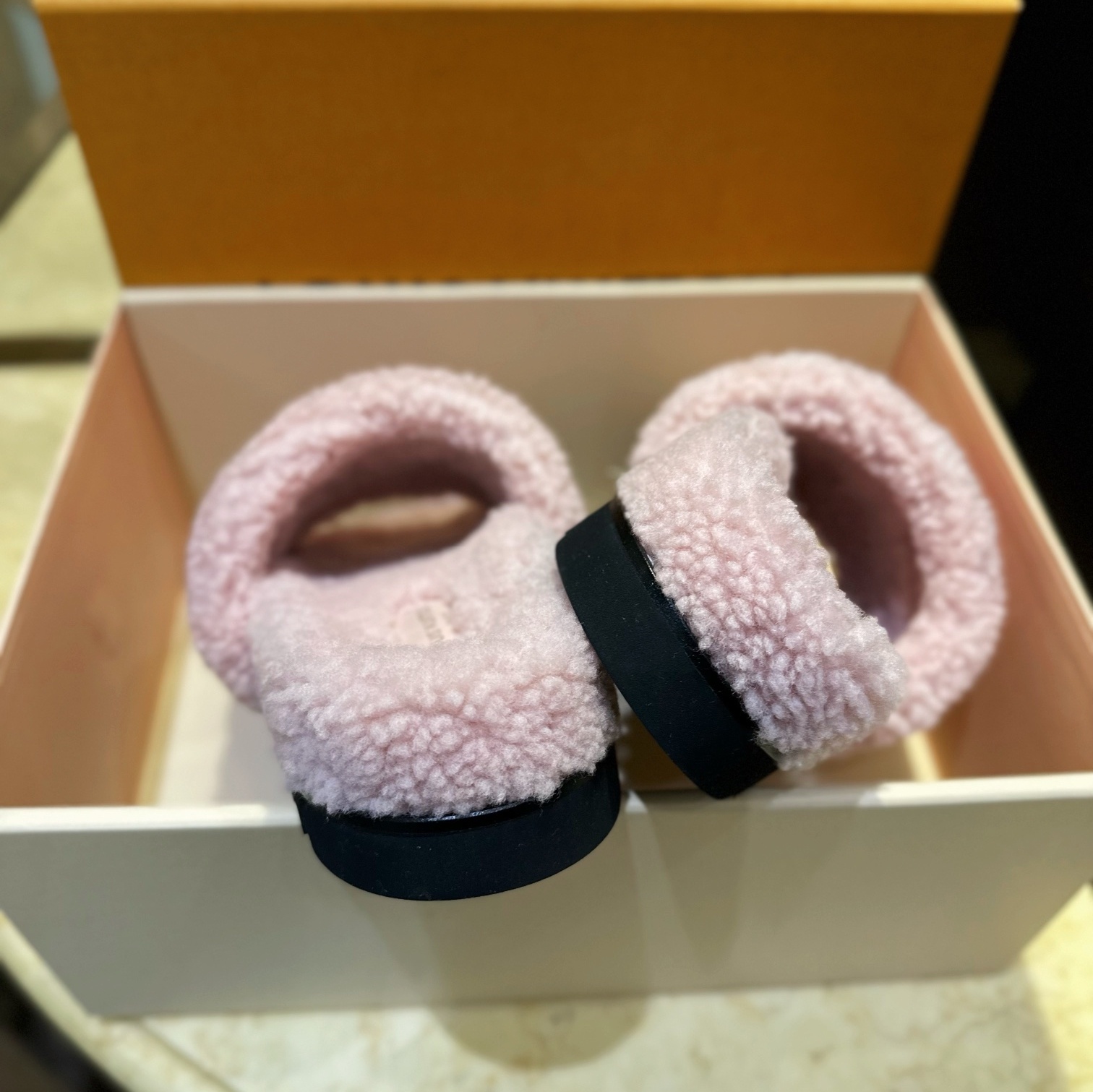 (헬로) 루이비통 통굽 양털 슬리퍼