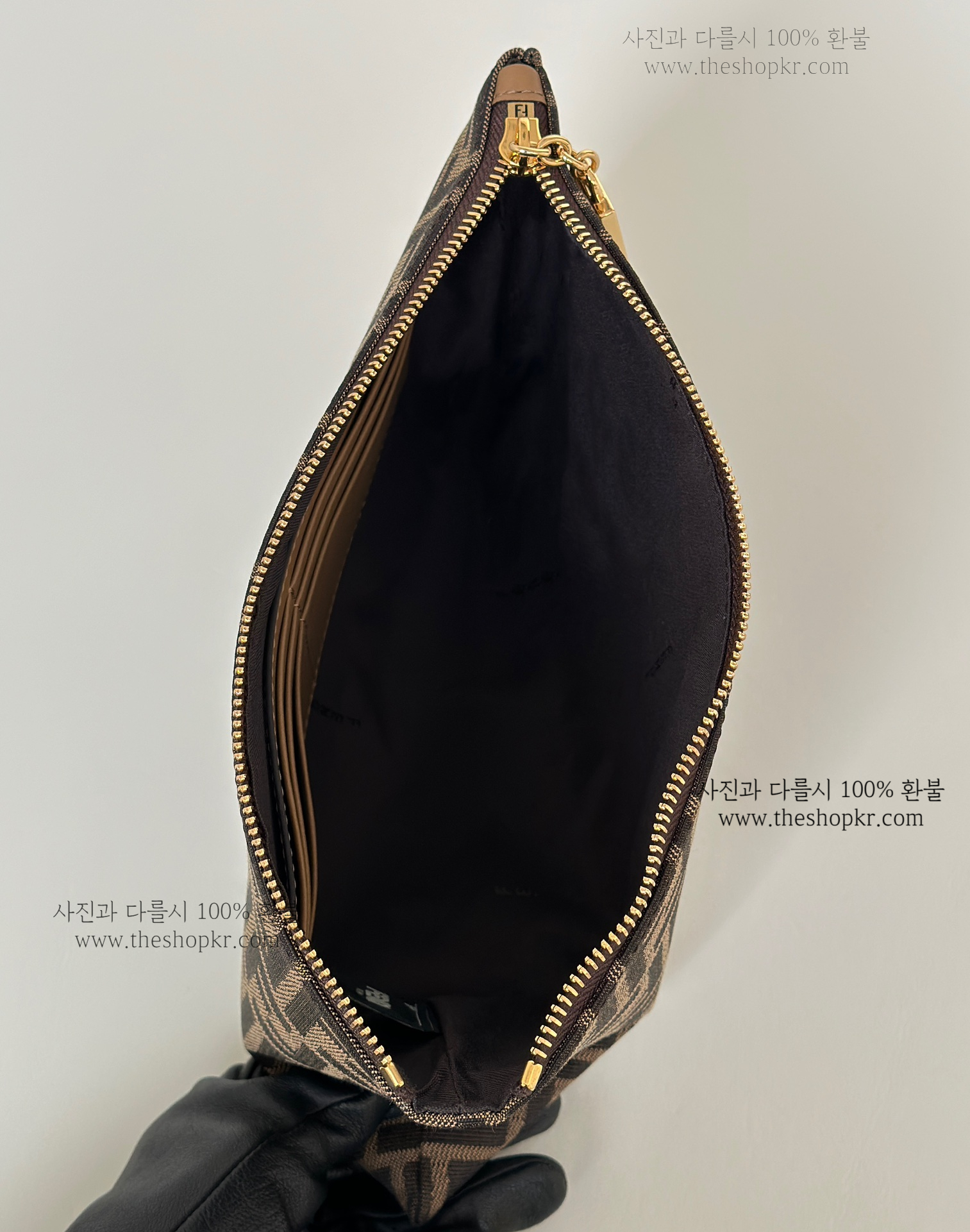 (니콜) 펜디 플랫 바게트 미듐 파우치