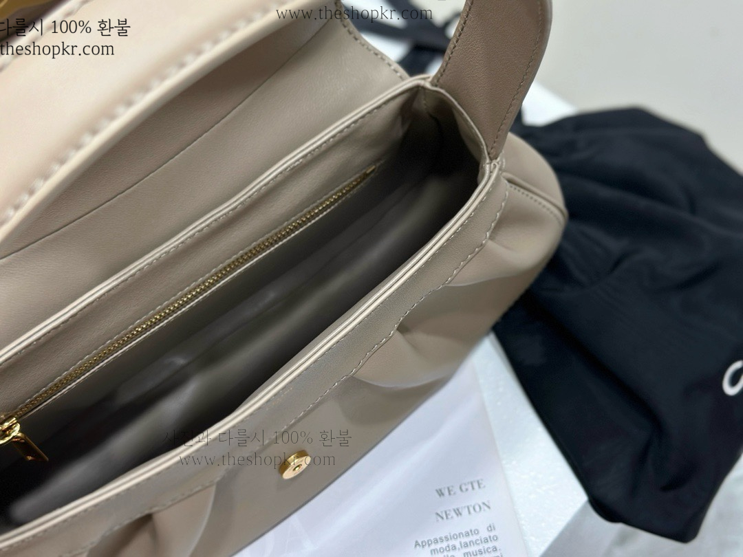 (흰고래) 셀린느 미듐 폴리 백