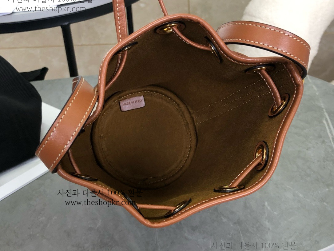 (흰고래) 셀린느 트리옹프 마이크로 버킷 백