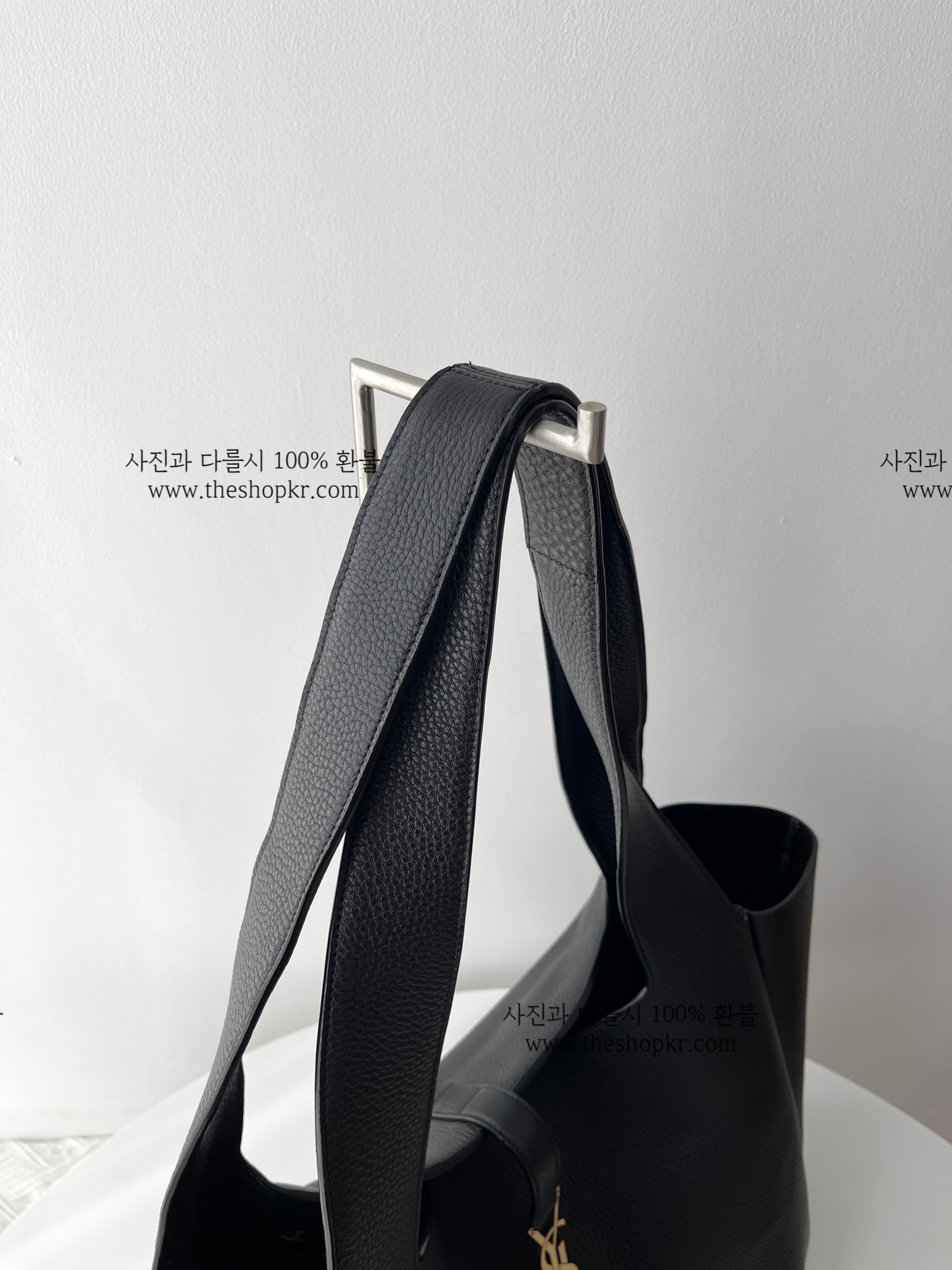 한효주 생로랑 베아 토트 백