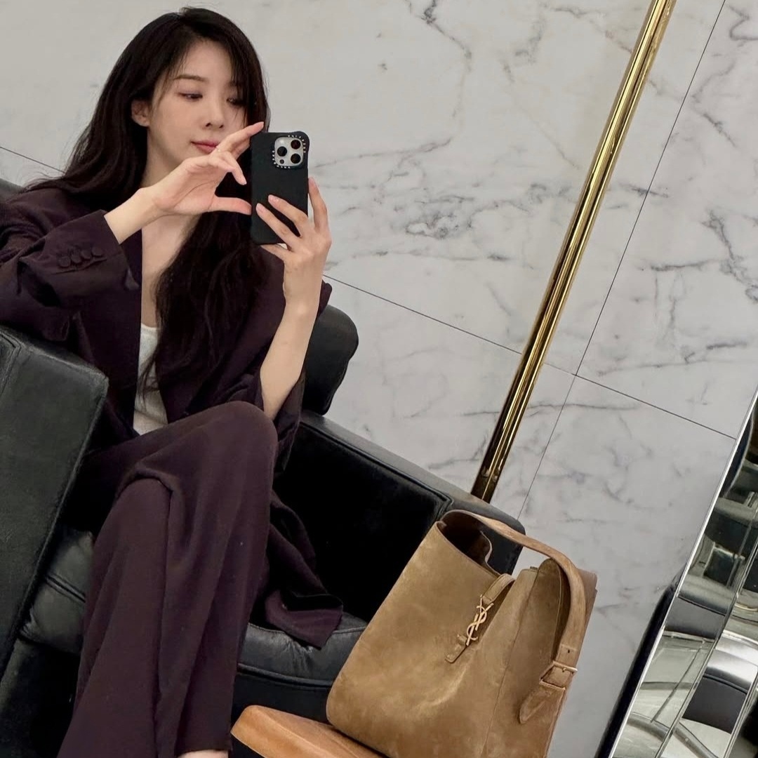 이청아 생로랑 LE 5A7 소프트 라지 호보 백
