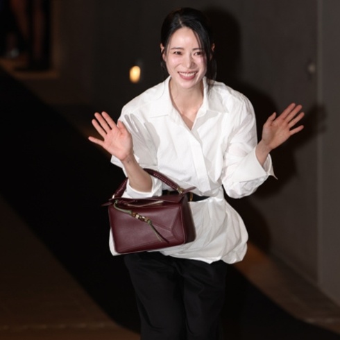 임지연 로에베 스몰 퍼즐 백