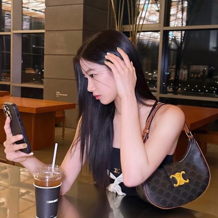 카즈하 셀린느 미듐 아바 트리옹프 백