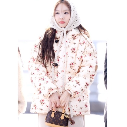 나연 루이비통 나노 알마 백