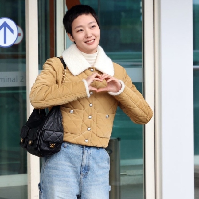 김고은 샤넬 25c 맥시 호보 백