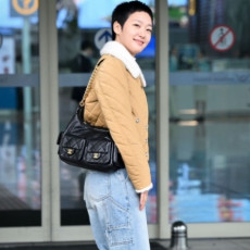 김고은 샤넬 25c 맥시 호보 백