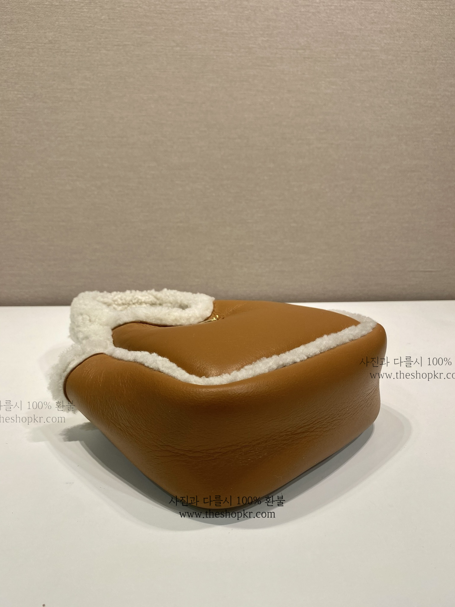 (야오) 프라다 시어링 미니 핸드 백