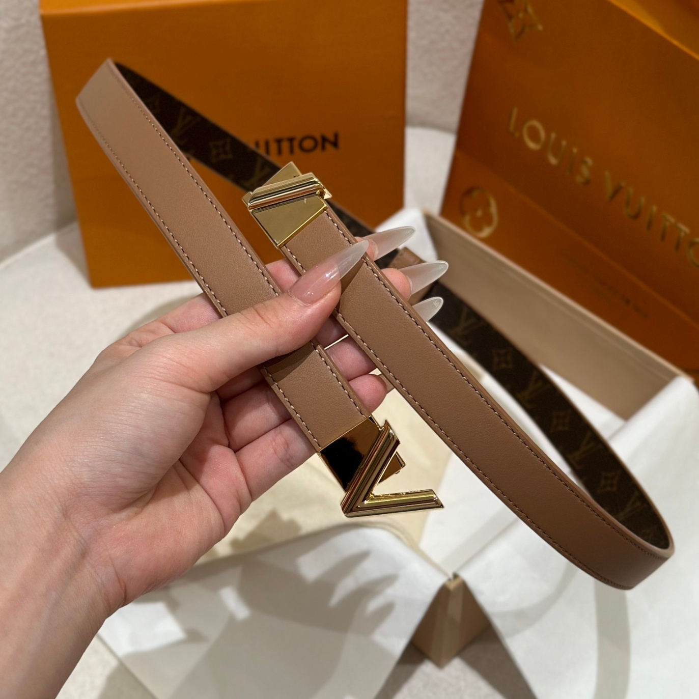 (찡댄) 루이비통 v 버클 여성 벨트