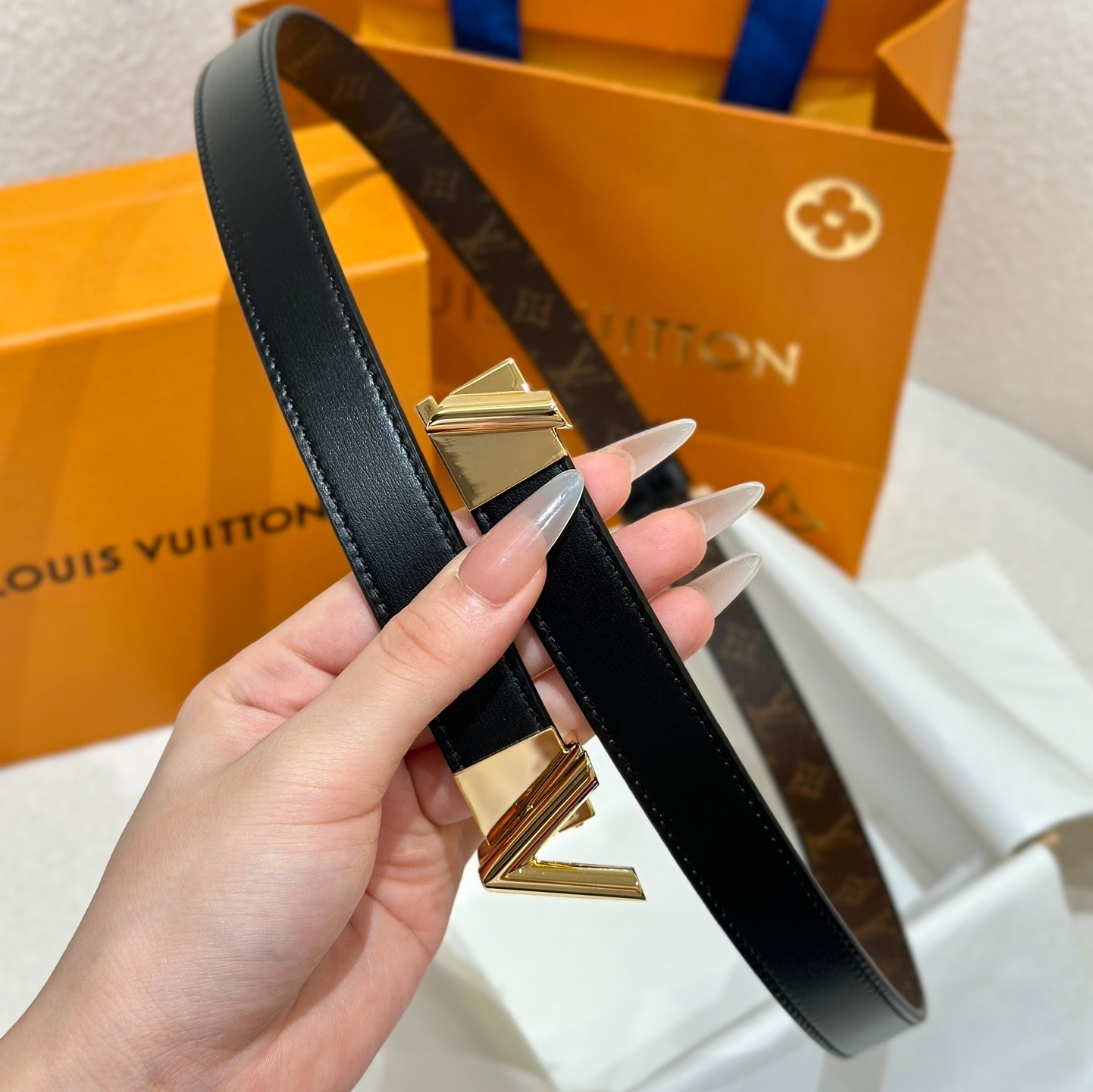 (찡댄) 루이비통 LV 버클 여성 벨트