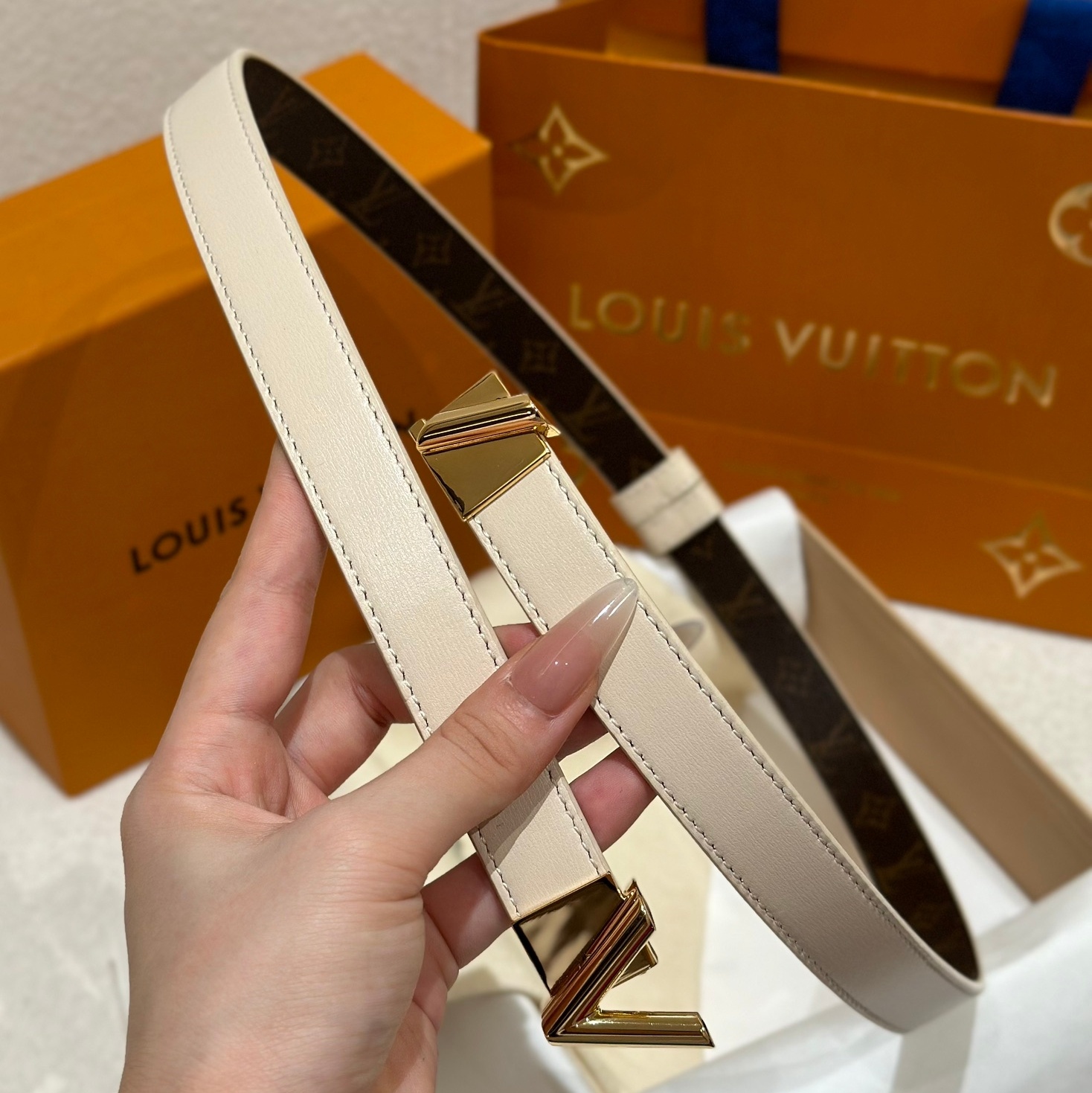 (찡댄) 루이비통 LV 버클 여성 벨트