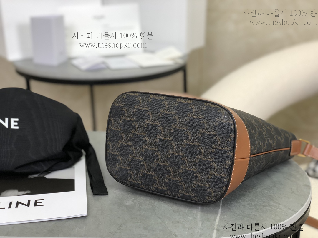 (흰고래) 셀린느 트리옹프 스몰 버킷 백