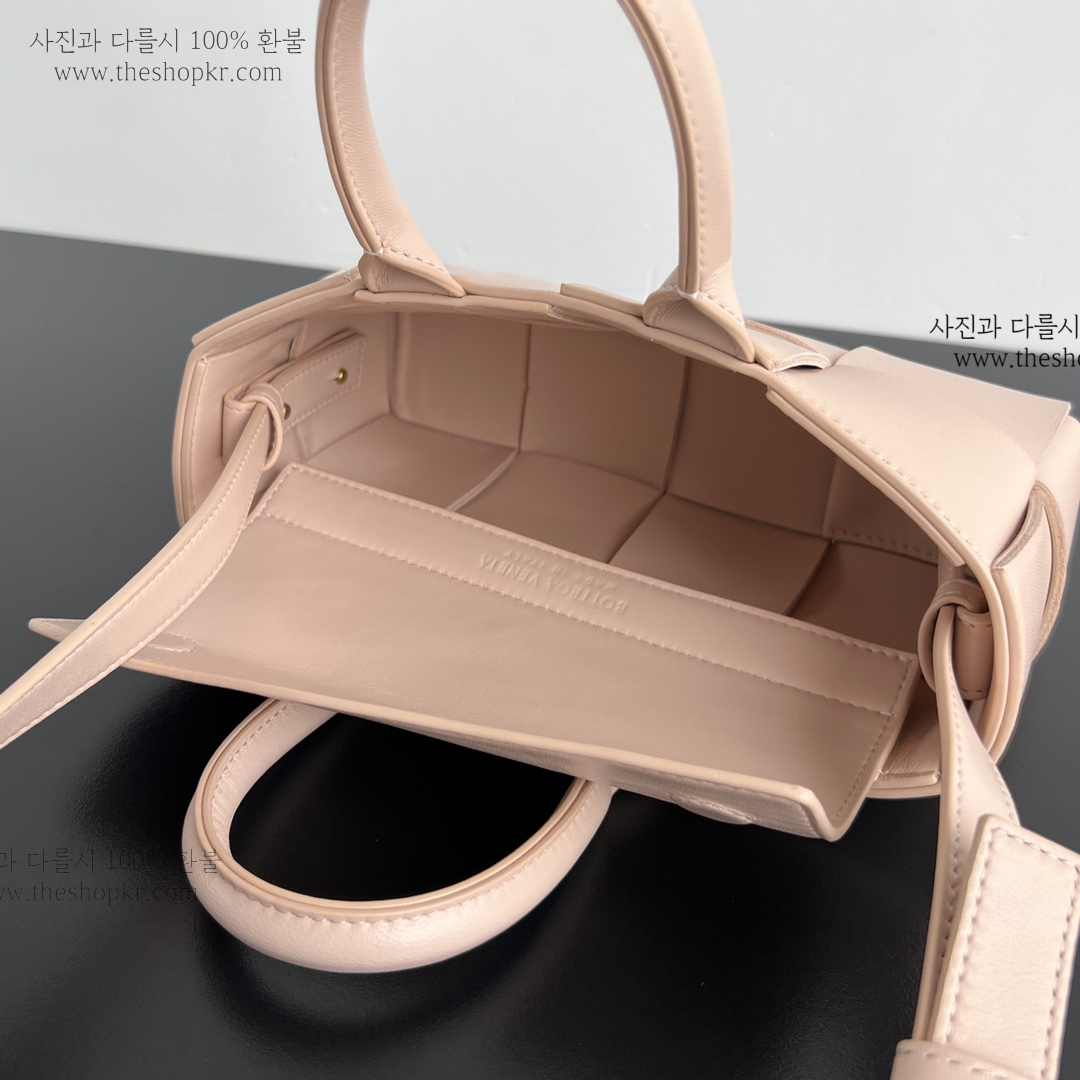 (징) 보테가 미니 이스트웨스트 아르코 백