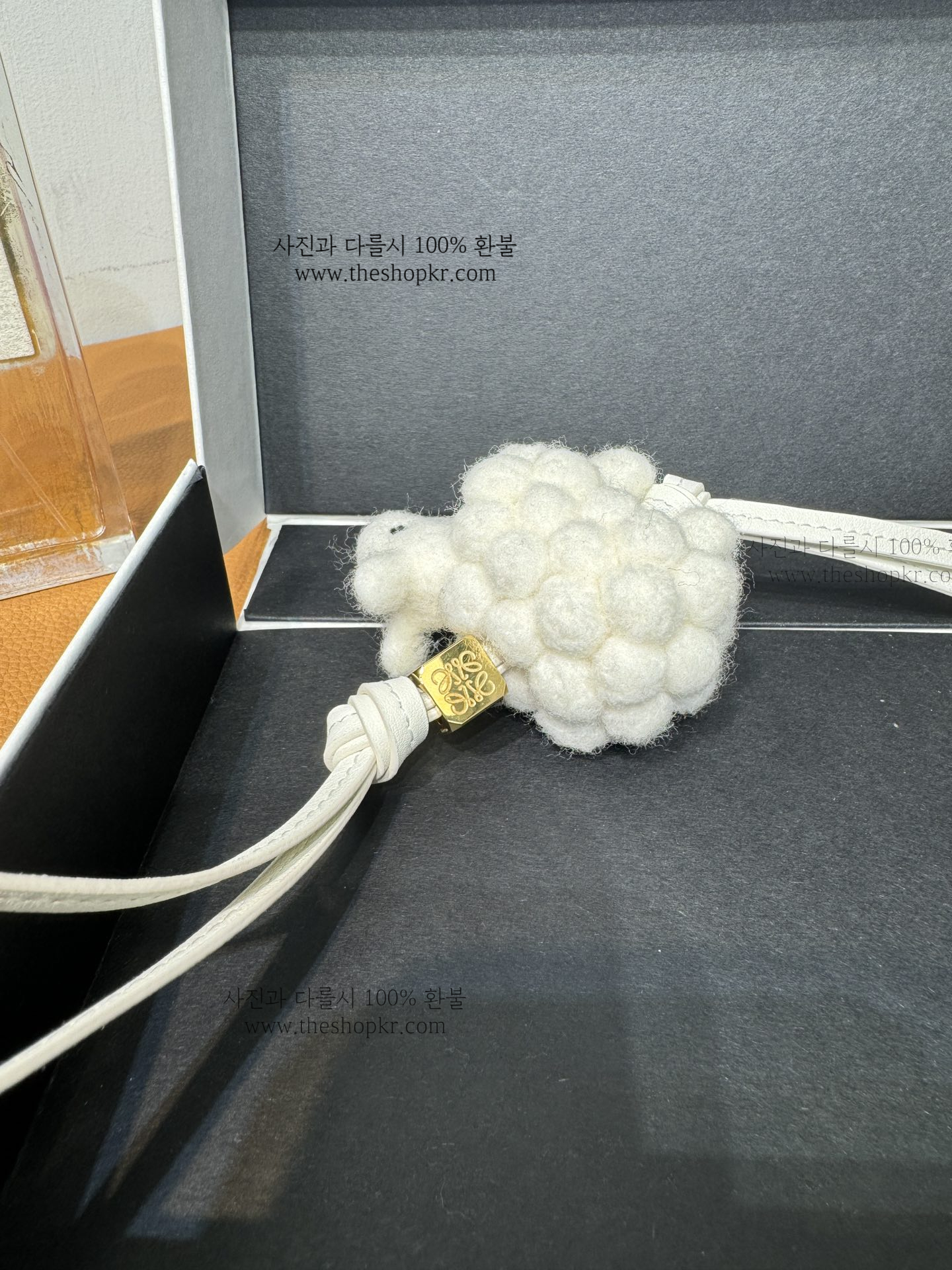(지핀) 로에베 양 펠트 키링