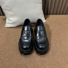 (아이유) 프라다 통굽 로퍼