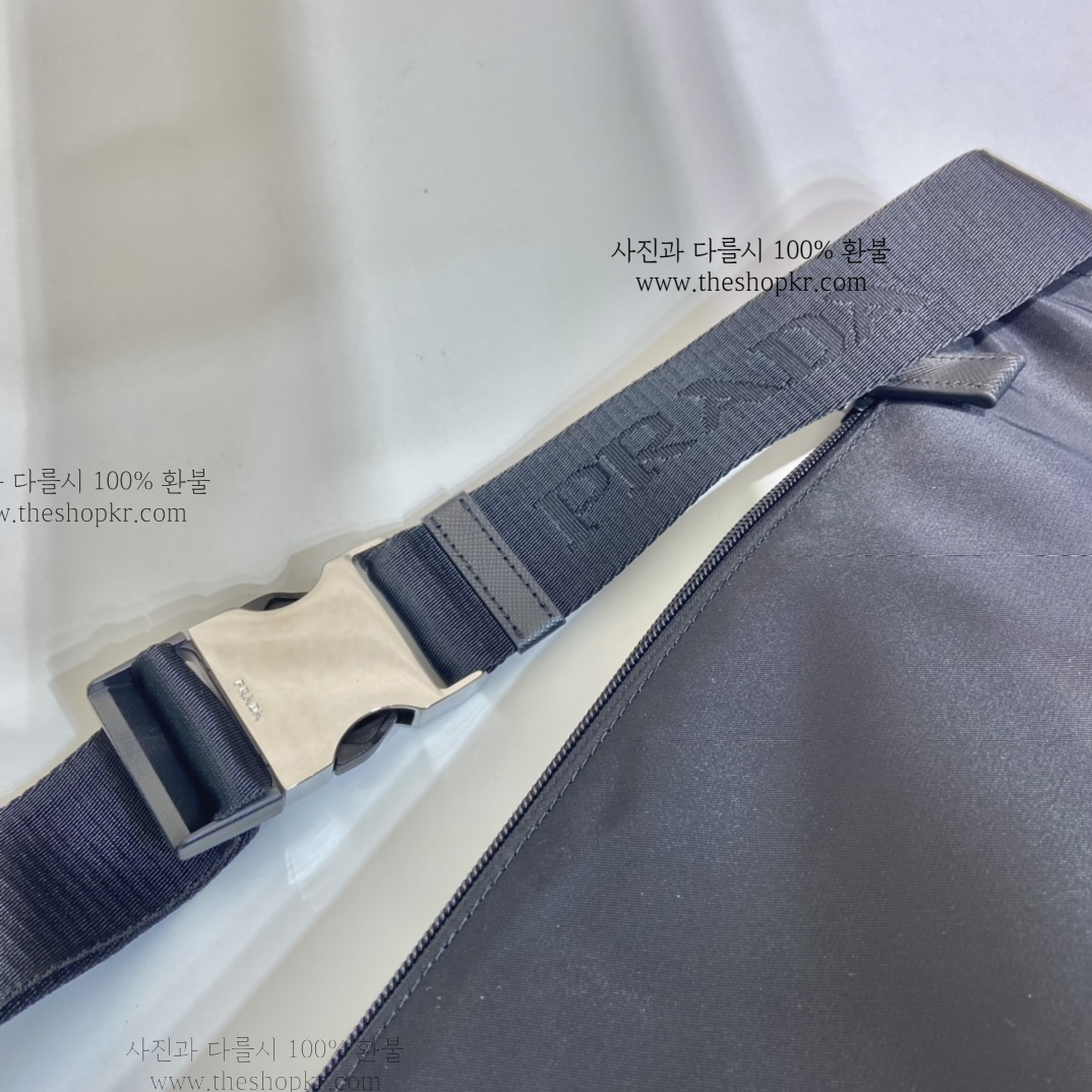 (야오) 프라다 미듐 리나일론 벨트 백