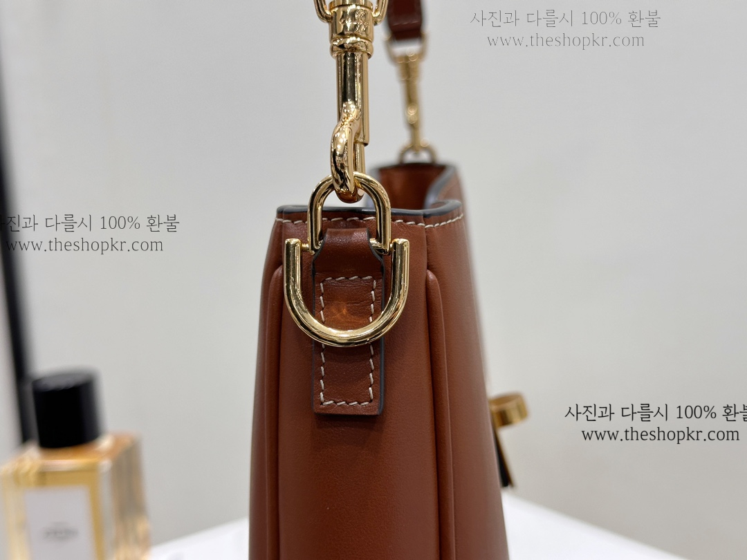(흰고래) 셀린느 스몰 소프트 16 까미유 백