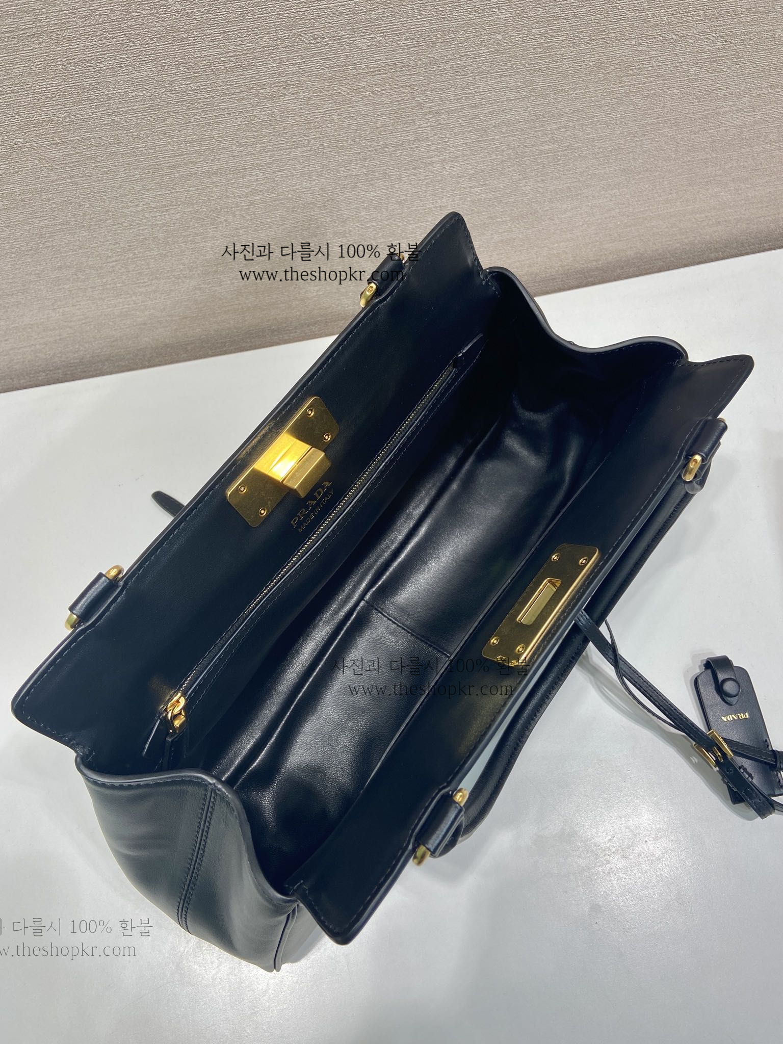 (야오) 프라다 미듐 가죽 토트 백