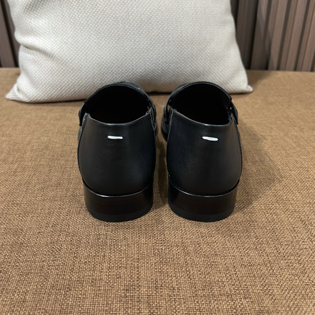(IU) 메종 스티치 로퍼
