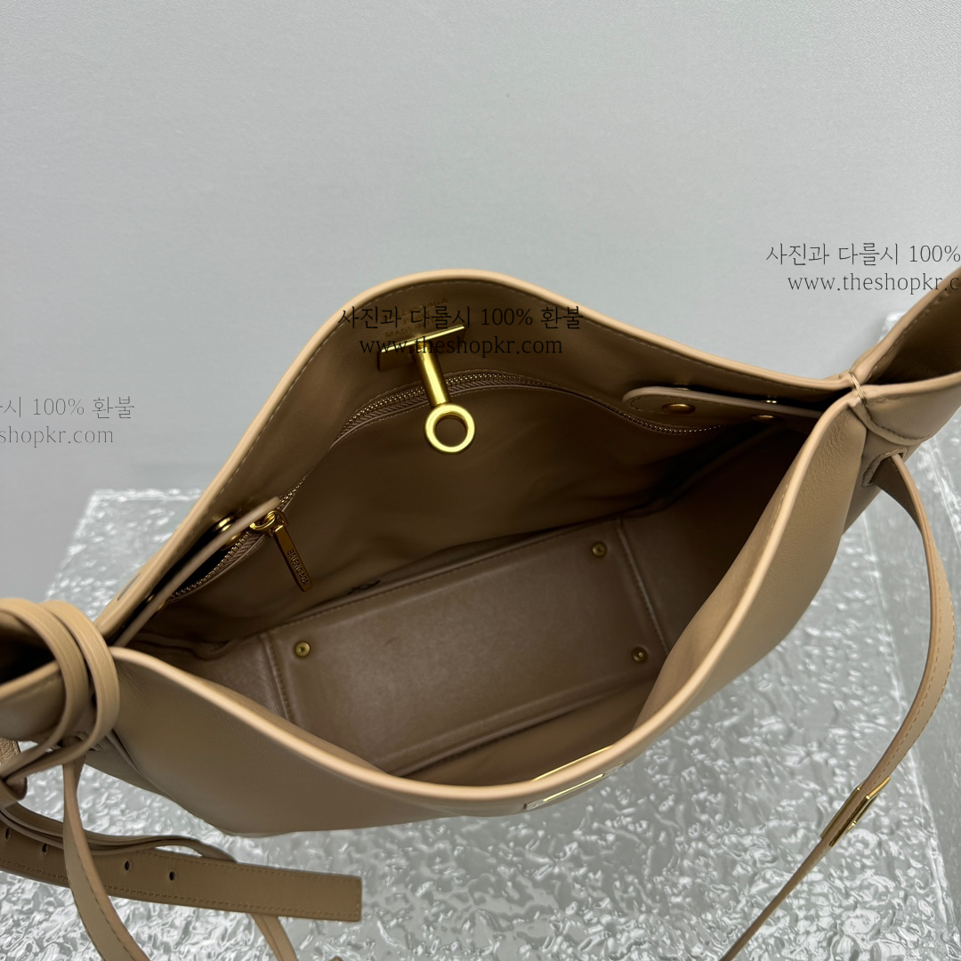 (카타) 발렌시아가 벨 에어 스몰 호보 백