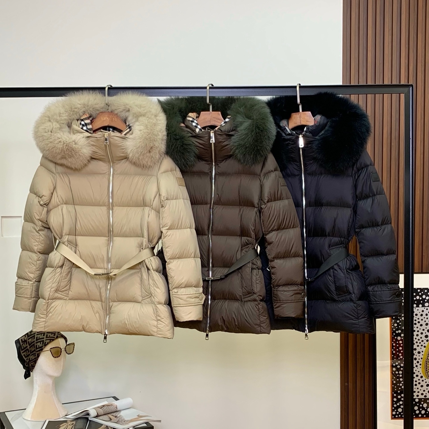 (청운) 버버리 폭스퍼 벨트 패딩