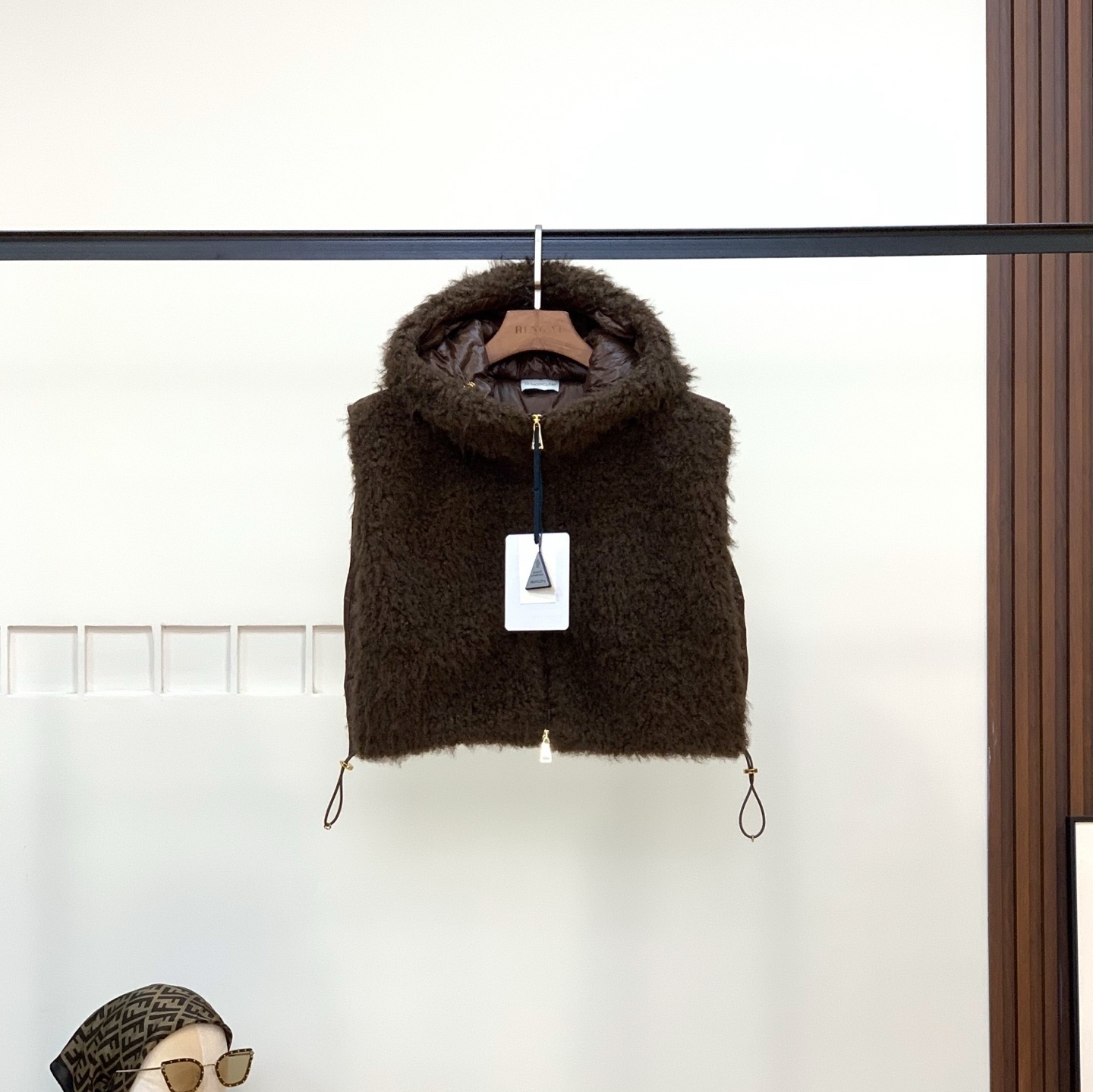 (청운) 몽클레어 비브엠브레이스 시크 브라운 베스트