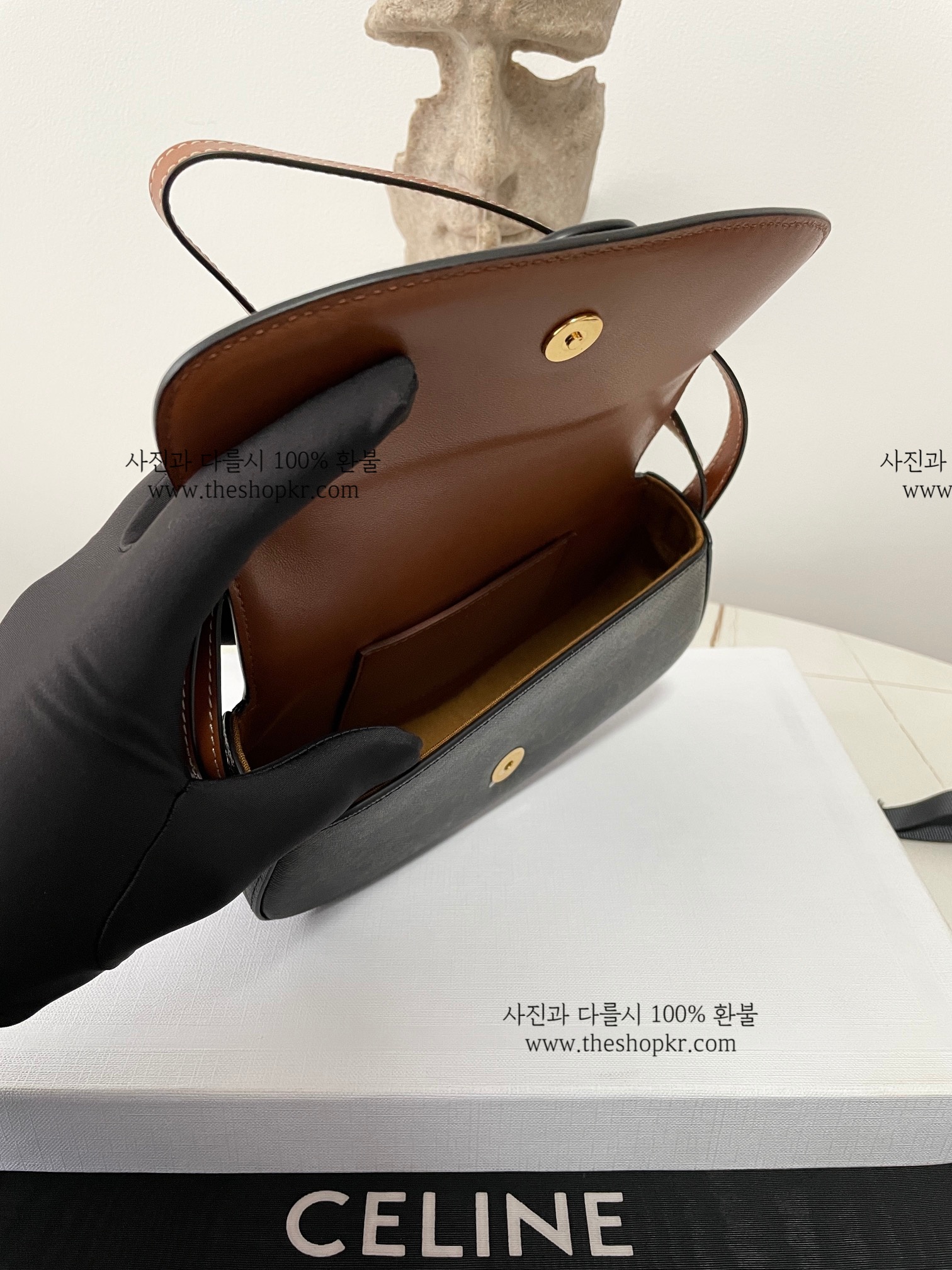 (블프) 셀린느 타부 트리옹프 스트랩 클러치 10I592